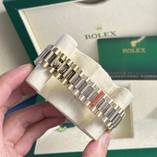 Rolex Day-date Greem Ombre Dial 228238 41mm - Image 3