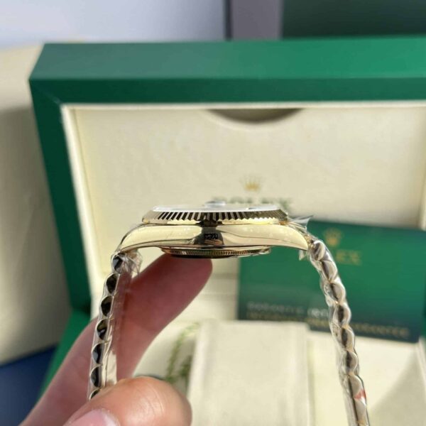 Rolex Day-date Greem Ombre Dial 228238 41mm - Image 5